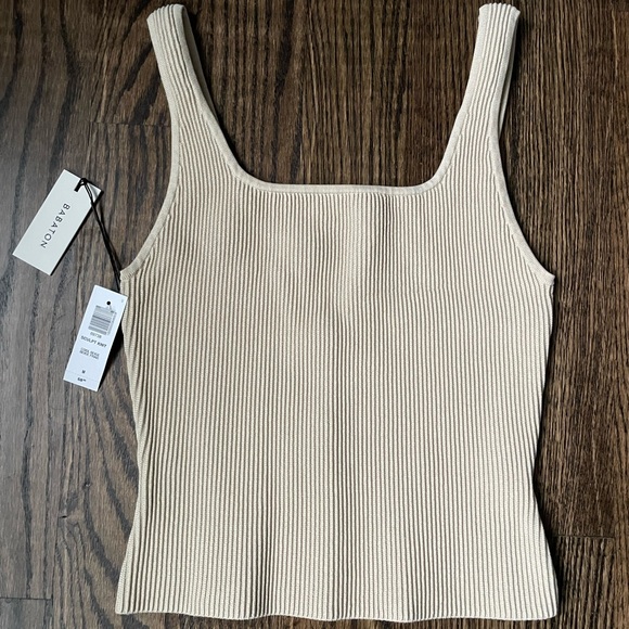 Aritzia Tops - HP! 🎉Aritzia/Babaton Sculpt Knit Top